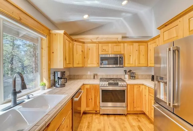 Quail By Avantstay Great Location + Game Room, Hot Tub, & Deck!