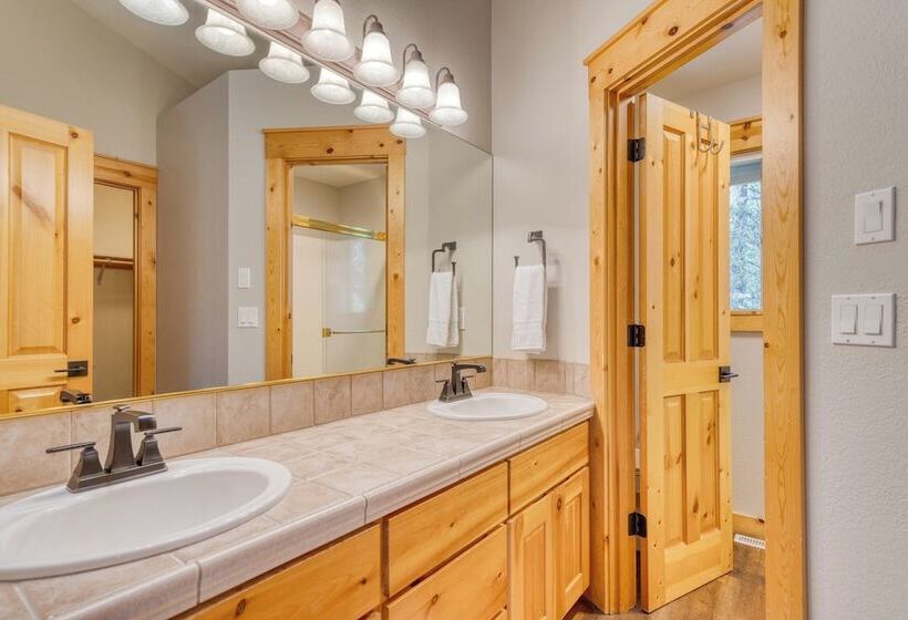 Quail By Avantstay Great Location + Game Room, Hot Tub, & Deck!