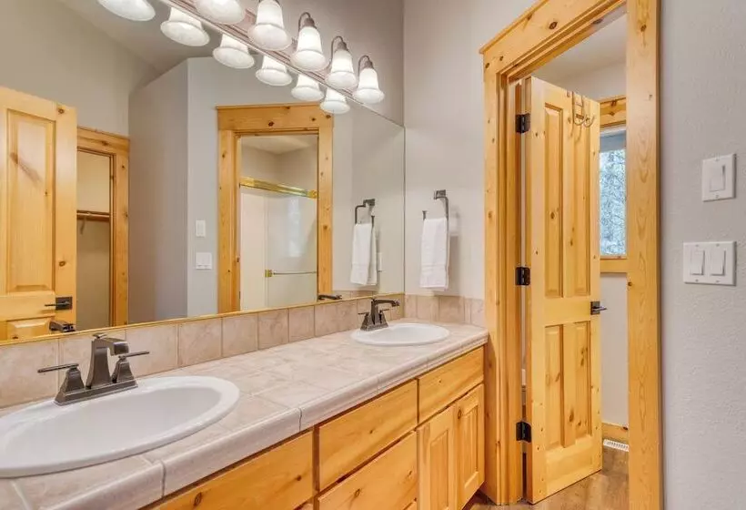 Quail By Avantstay Great Location + Game Room, Hot Tub, & Deck!