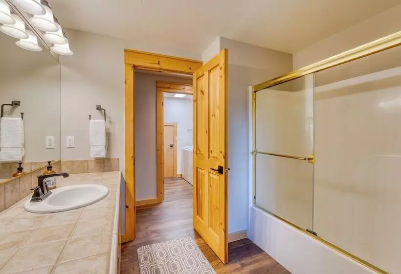 Quail By Avantstay Great Location + Game Room, Hot Tub, & Deck!