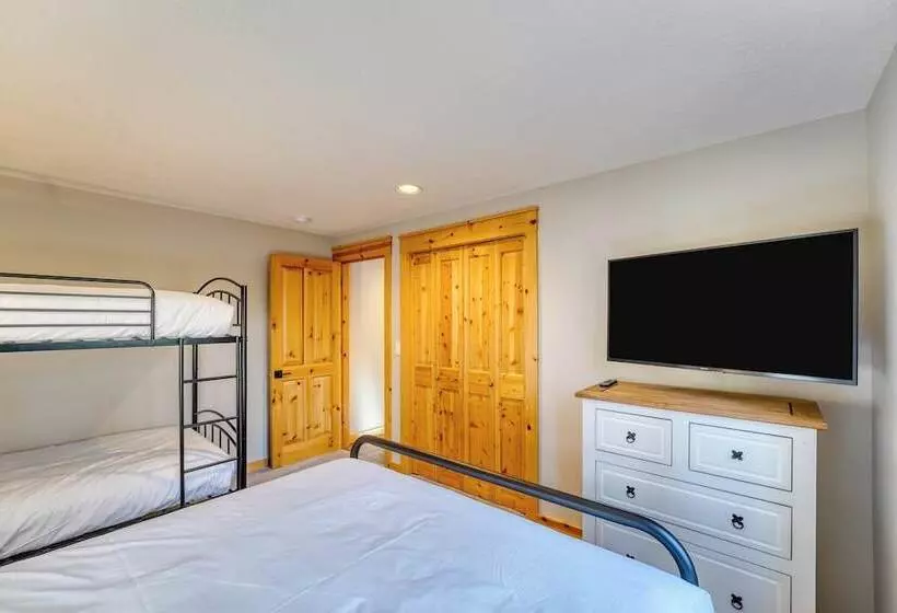 Quail By Avantstay Great Location + Game Room, Hot Tub, & Deck!