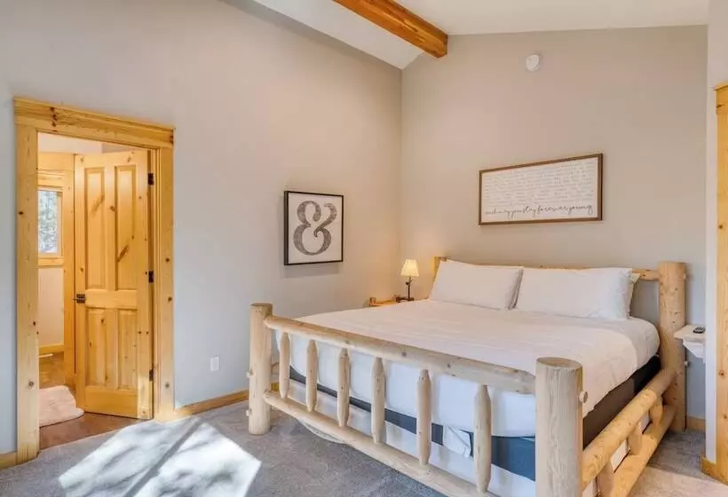 Quail By Avantstay Great Location + Game Room, Hot Tub, & Deck!