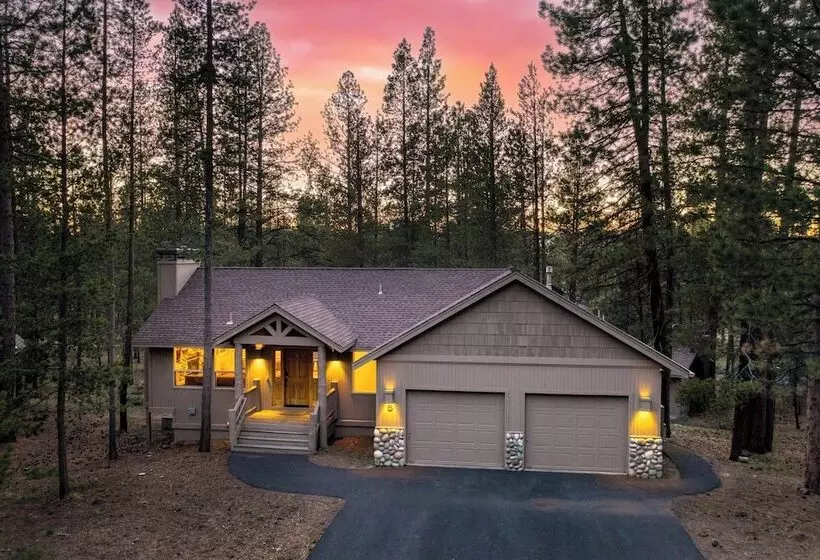 Quail By Avantstay Great Location + Game Room, Hot Tub, & Deck!