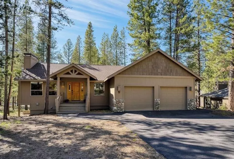 Quail By Avantstay Great Location + Game Room, Hot Tub, & Deck!