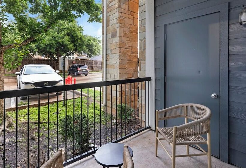 Riverpark Apartments By Barsala