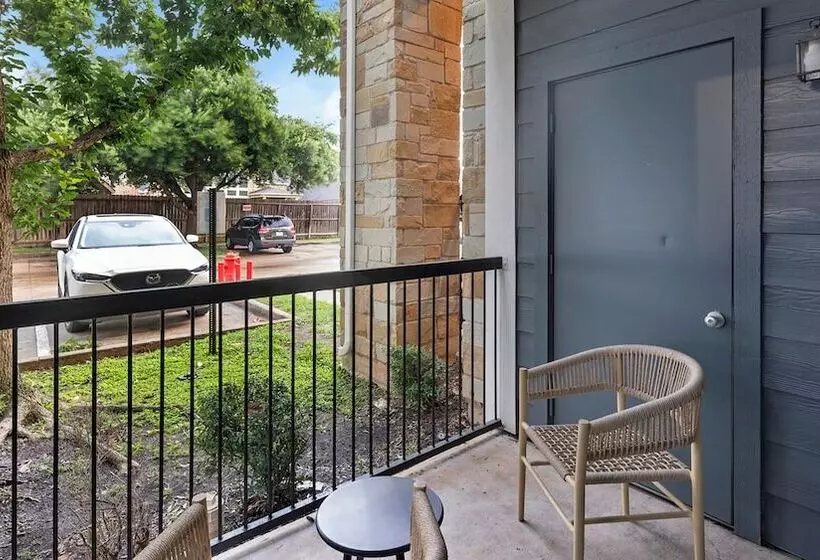 Riverpark Apartments By Barsala