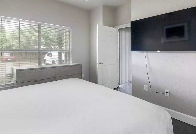 Riverpark Apartments By Barsala