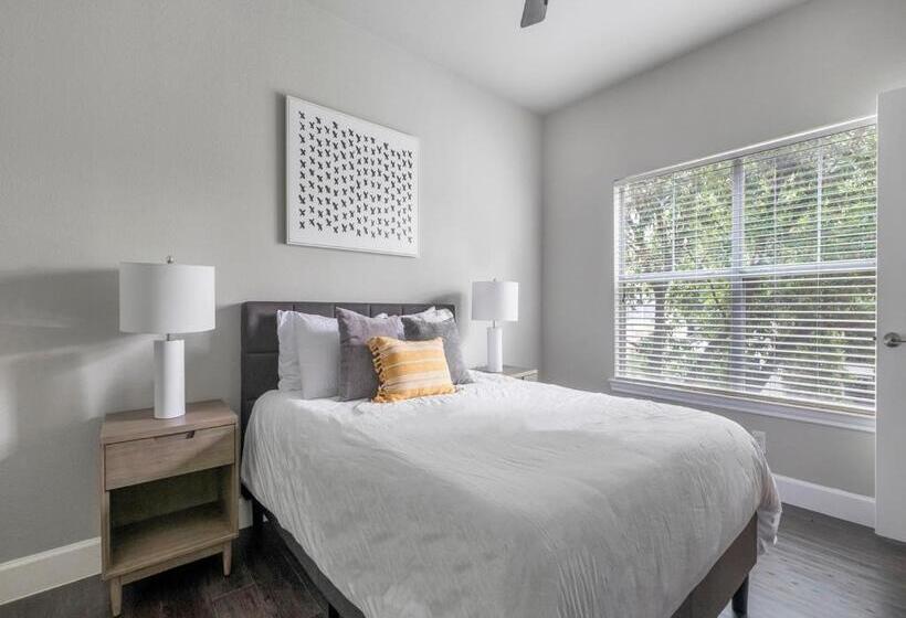 Riverpark Apartments By Barsala