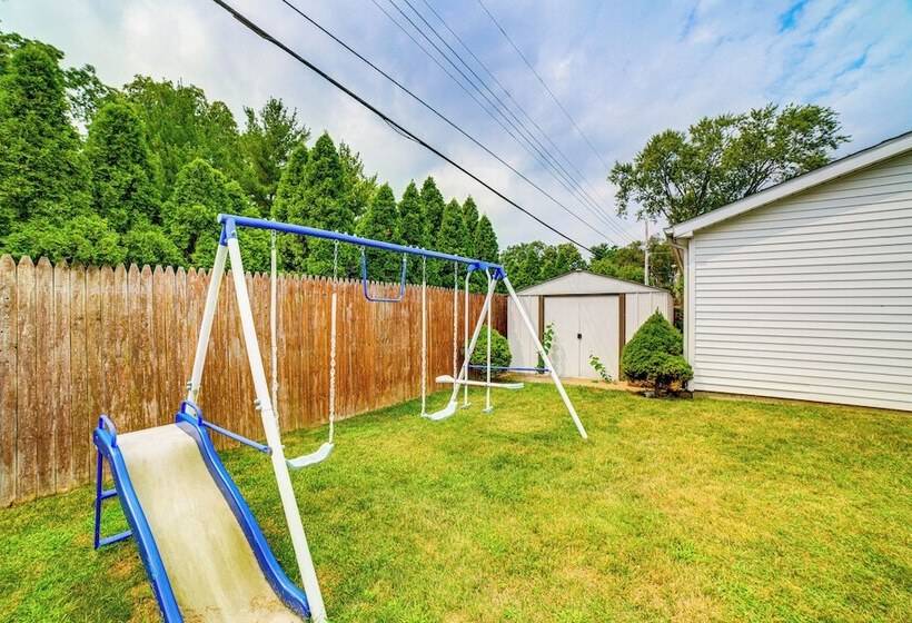 South Bend Home < 2 Mi To Notre Dame Stadium!