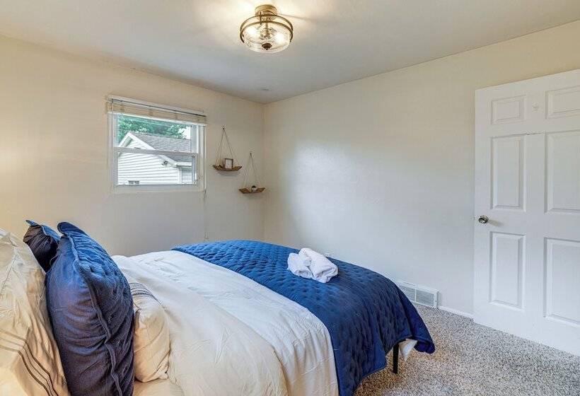 South Bend Home < 2 Mi To Notre Dame Stadium!