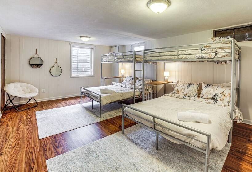 South Bend Home < 2 Mi To Notre Dame Stadium!