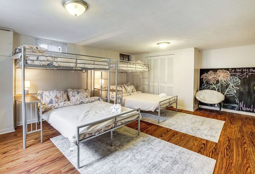 South Bend Home < 2 Mi To Notre Dame Stadium!