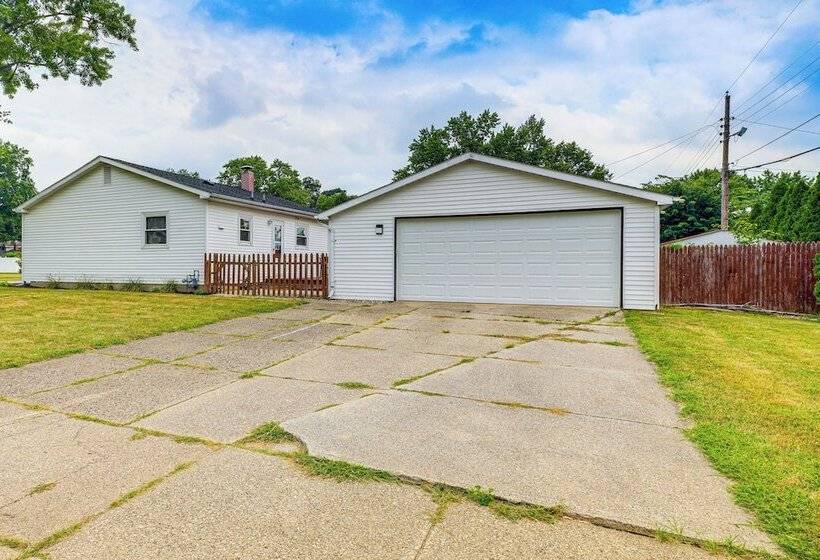 South Bend Home < 2 Mi To Notre Dame Stadium!