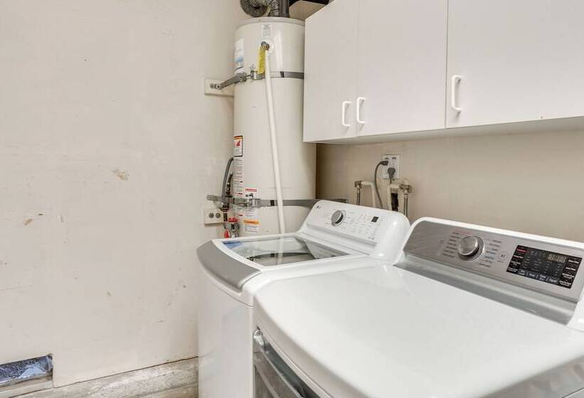 Spacious Home W/ Pool & Jacuzzi Near Laguna Beach!