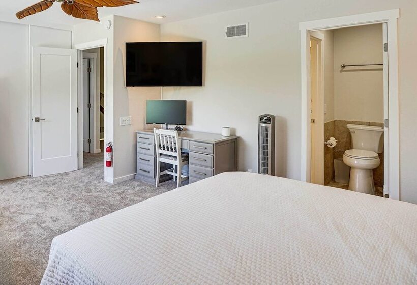 Spacious Home W/ Pool & Jacuzzi Near Laguna Beach!