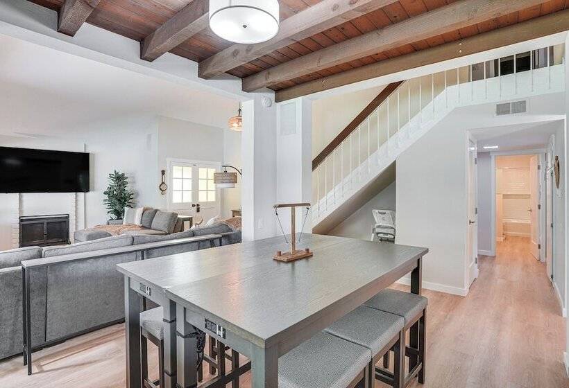 Spacious Home W/ Pool & Jacuzzi Near Laguna Beach!