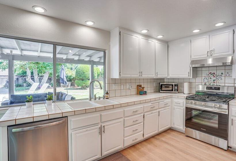 Spacious Home W/ Pool & Jacuzzi Near Laguna Beach!