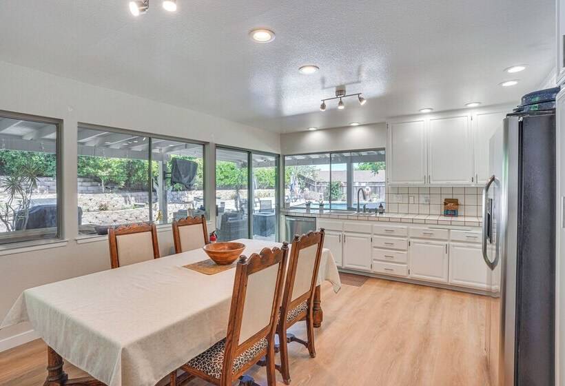 Spacious Home W/ Pool & Jacuzzi Near Laguna Beach!