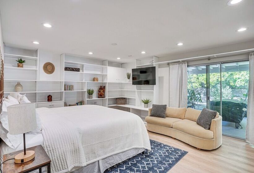 Spacious Home W/ Pool & Jacuzzi Near Laguna Beach!