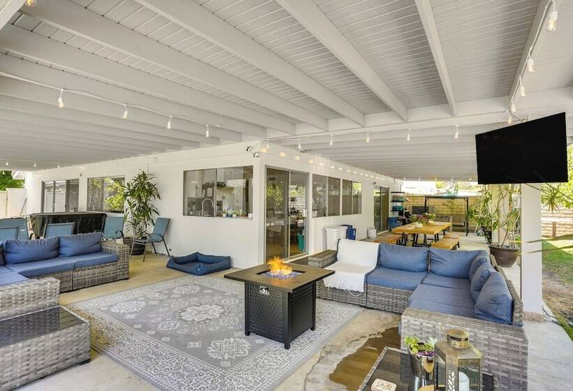 Spacious Home W/ Pool & Jacuzzi Near Laguna Beach!