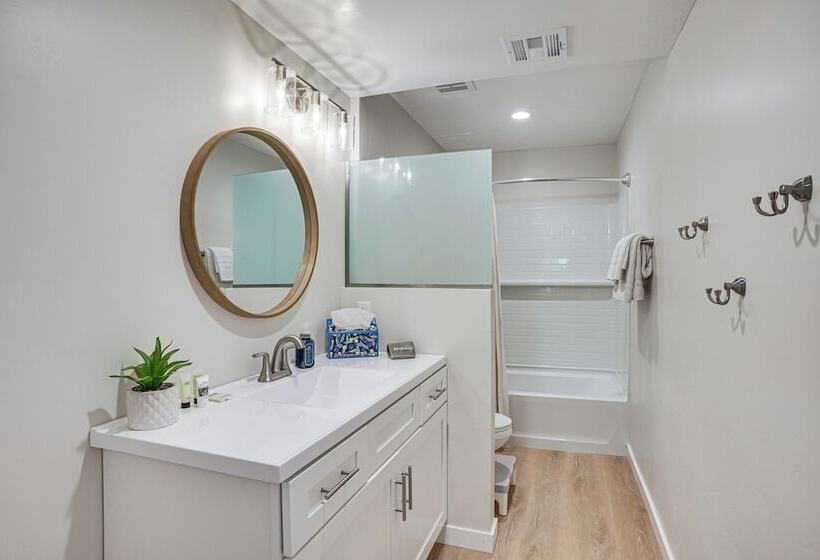 Spacious Home W/ Pool & Jacuzzi Near Laguna Beach!