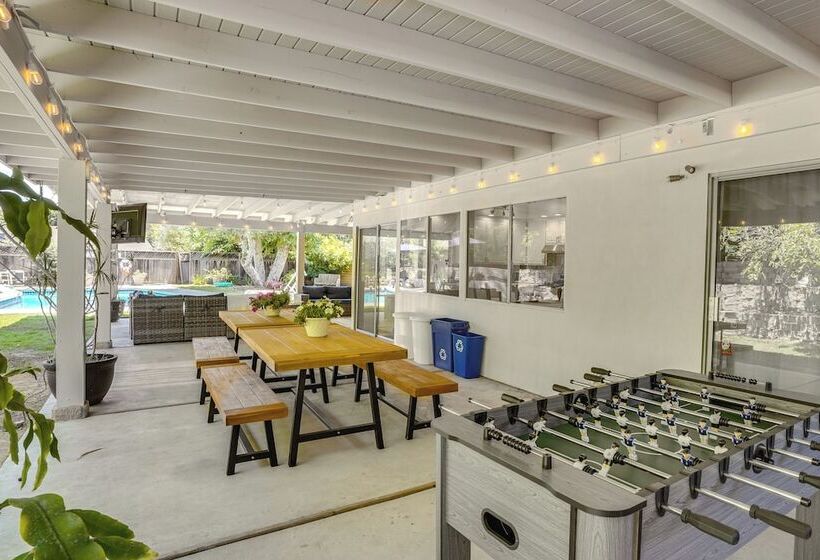 Spacious Home W/ Pool & Jacuzzi Near Laguna Beach!