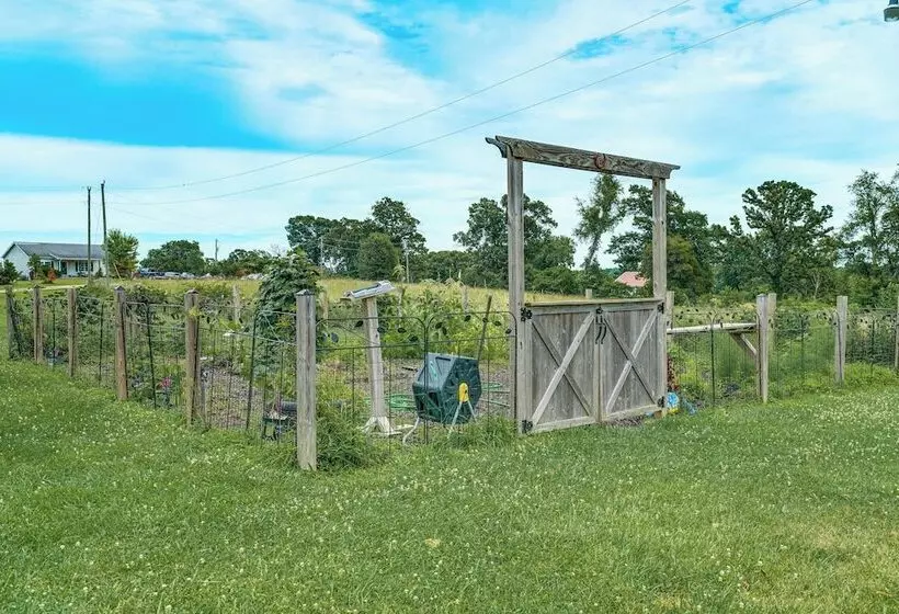 Spacious Ozarks Family Home   Private Pool & Grill