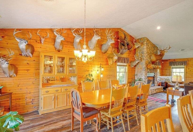 Spacious Ozarks Family Home   Private Pool & Grill