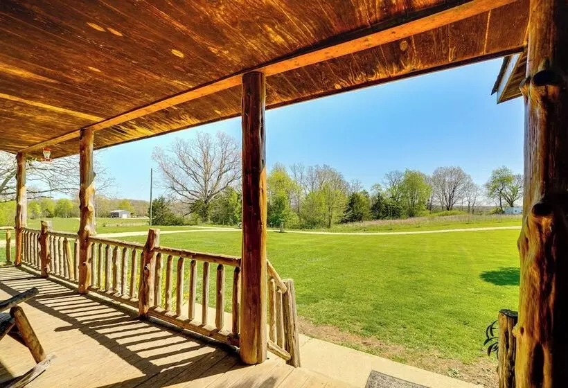 Spacious Ozarks Family Home   Private Pool & Grill