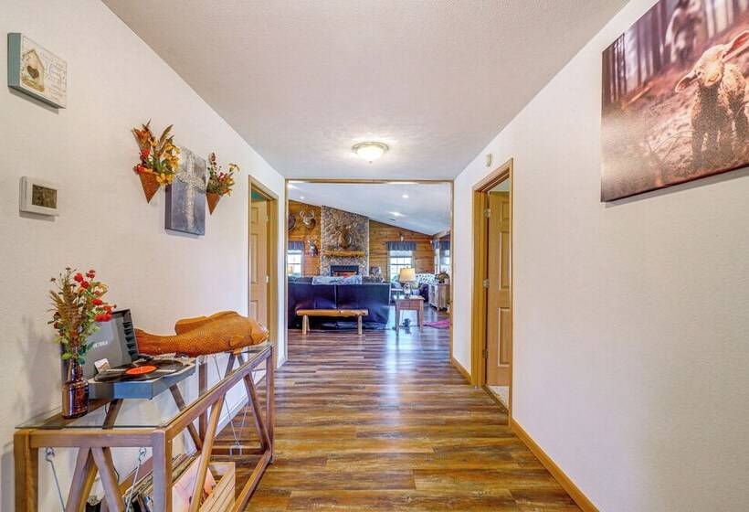 Spacious Ozarks Family Home   Private Pool & Grill