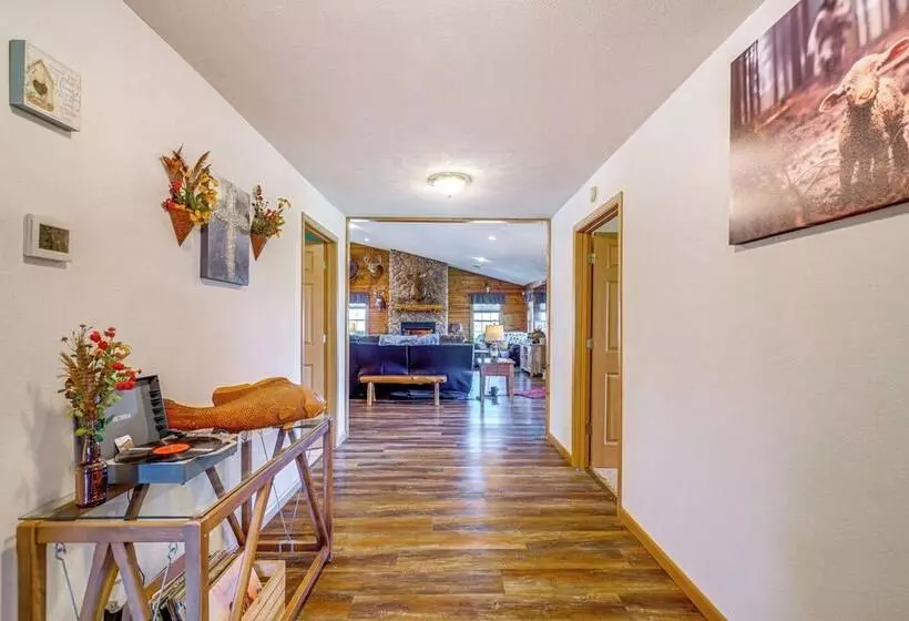 Spacious Ozarks Family Home   Private Pool & Grill