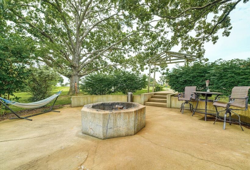 Spacious Ozarks Family Home   Private Pool & Grill