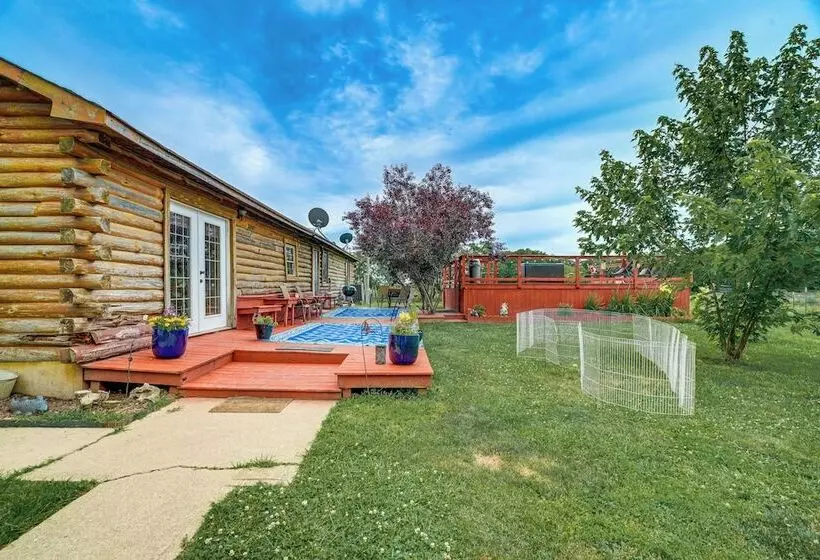 Spacious Ozarks Family Home   Private Pool & Grill