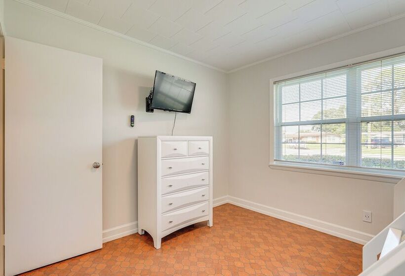 Walk To Ocean: Pet Friendly Home In Pcb!