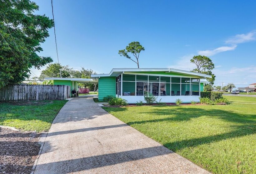 Walk To Ocean: Pet Friendly Home In Pcb!
