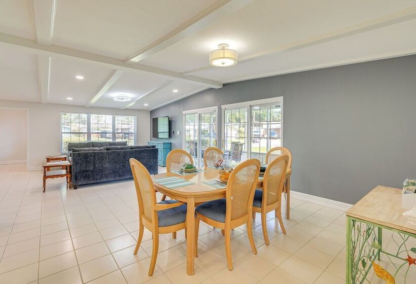 Walk To Ocean: Pet Friendly Home In Pcb!