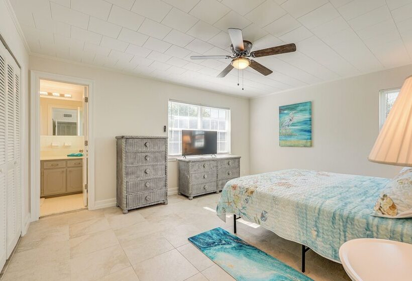 Walk To Ocean: Pet Friendly Home In Pcb!