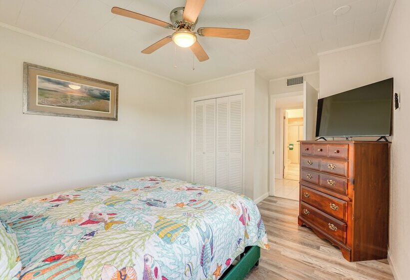 Walk To Ocean: Pet Friendly Home In Pcb!