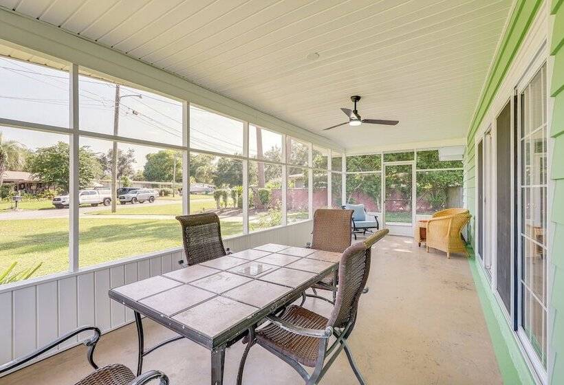 Walk To Ocean: Pet Friendly Home In Pcb!