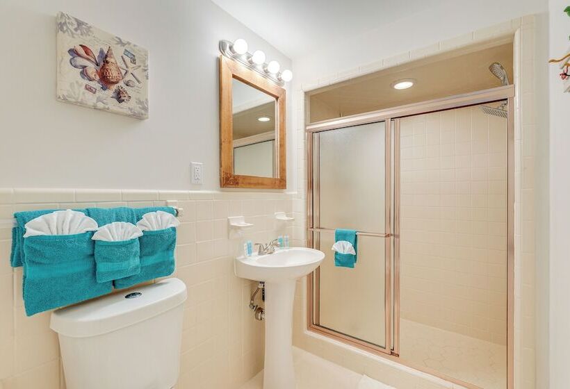 Walk To Ocean: Pet Friendly Home In Pcb!