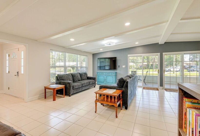 Walk To Ocean: Pet Friendly Home In Pcb!