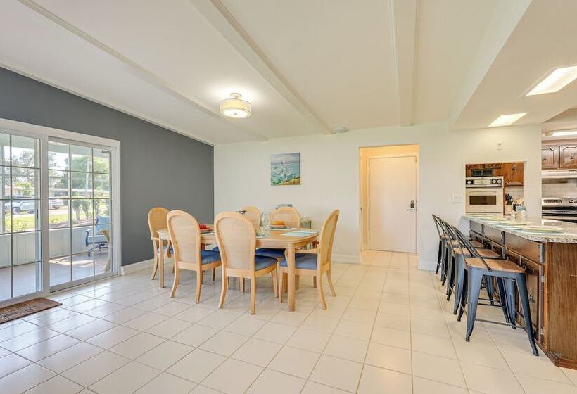 Walk To Ocean: Pet Friendly Home In Pcb!