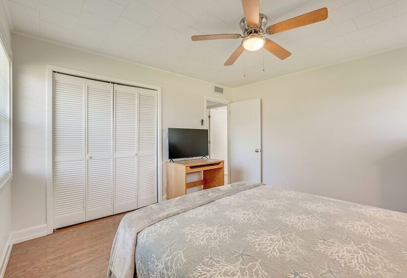 Walk To Ocean: Pet Friendly Home In Pcb!
