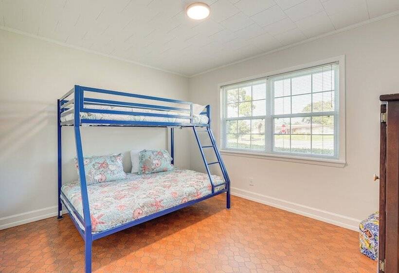 Walk To Ocean: Pet Friendly Home In Pcb!