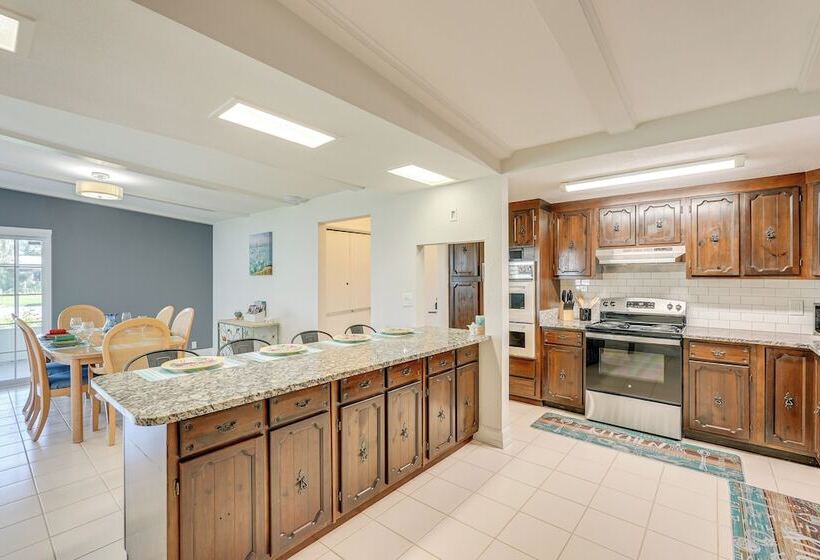 Walk To Ocean: Pet Friendly Home In Pcb!