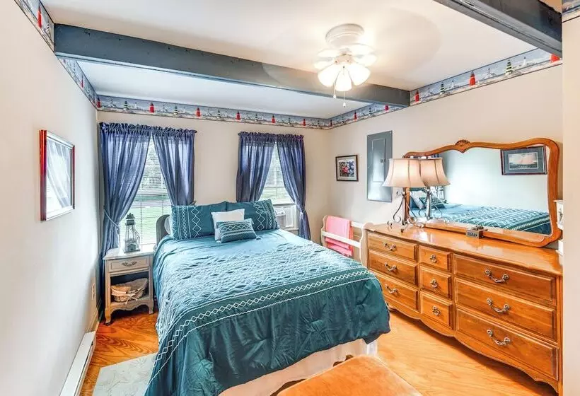 Tyaskin Retreat W/ Deck   Across From The Water!