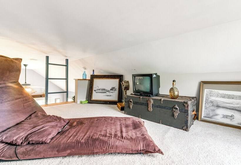 Tyaskin Retreat W/ Deck Across From The Water!