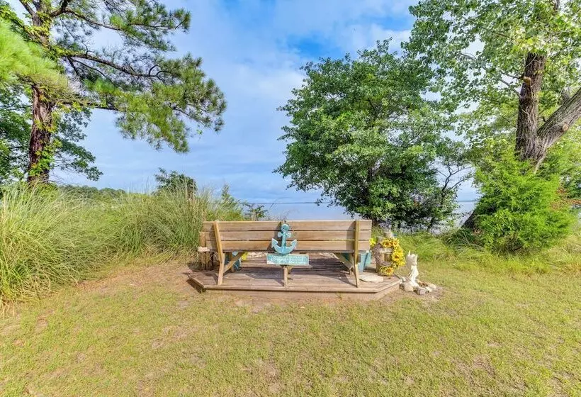 Tyaskin Retreat W/ Deck   Across From The Water!