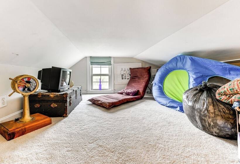 Tyaskin Retreat W/ Deck Across From The Water!