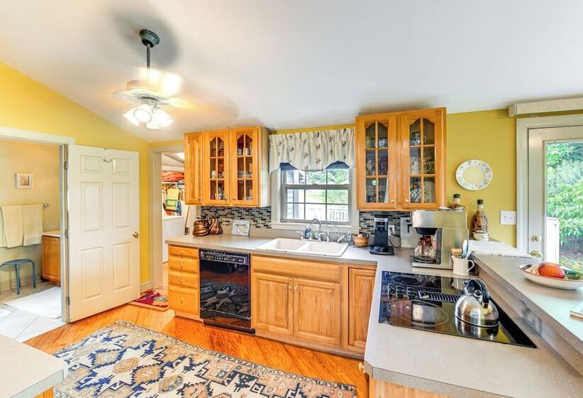 Tyaskin Retreat W/ Deck Across From The Water!